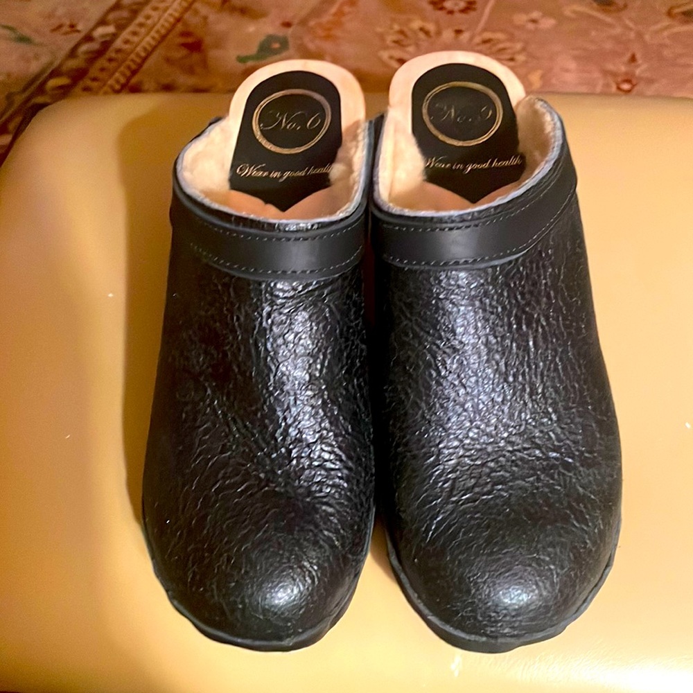 No. 6 Old School black clogs never worn